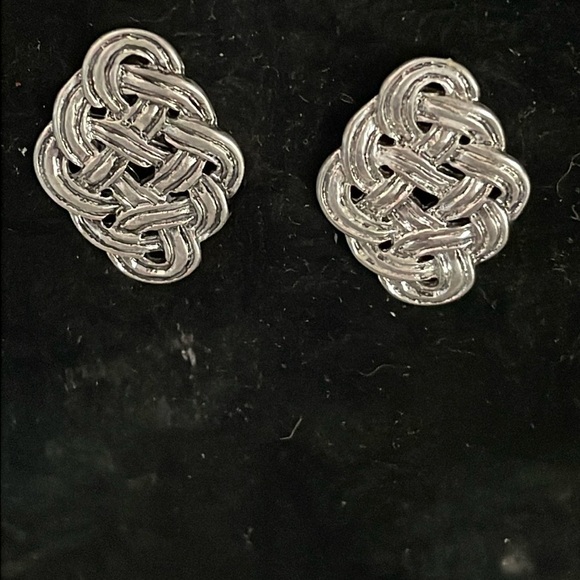 1 1/8” silver tone knotted Celtic weave pattern stud earrings - Picture 3 of 13